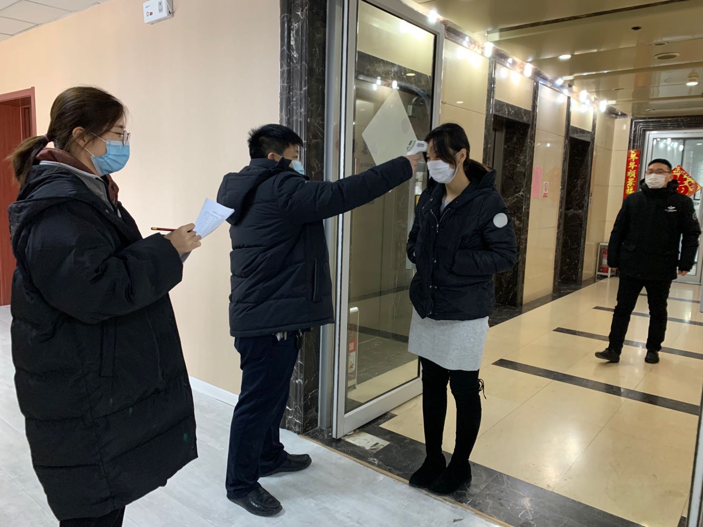 公司筑牢防控屏障，防疫复工两不误